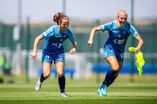 Tuva Hansen and Guro Bergsvand of the Norwegian national