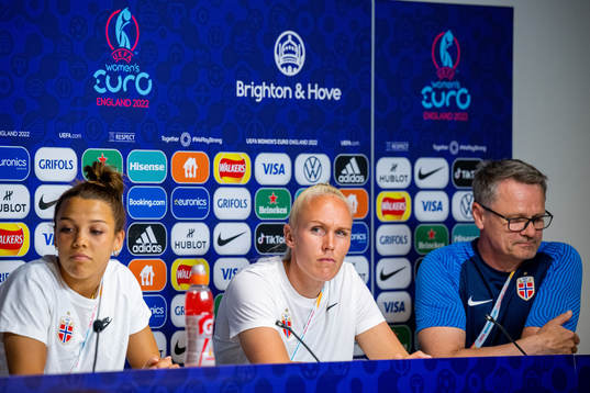 Celin Bizet Ildhusøy, Maria Thorisdottir and press officer