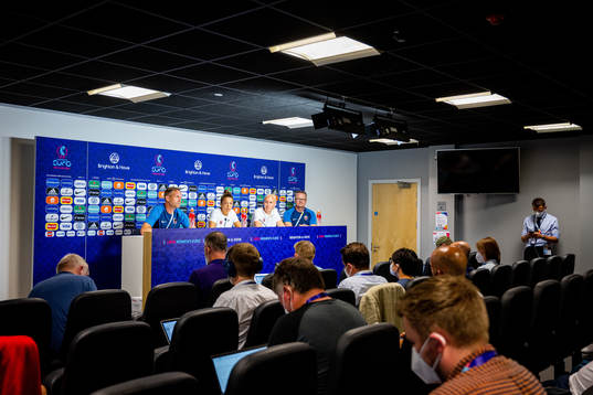 Head coach Martin Sjögren, Celin Bizet Ildhusøy, Maria