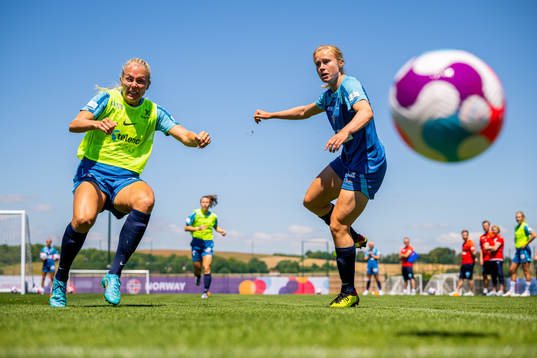 Guro Bergsvand and Julie Blakstad of the Norwegian national