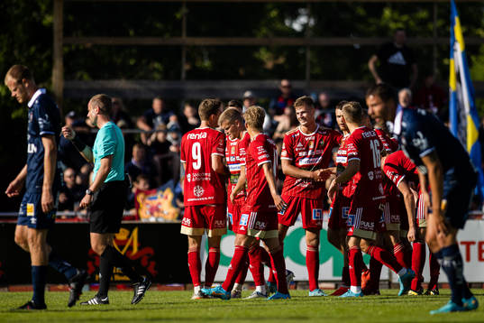 Skövde AIKs spelare jublar