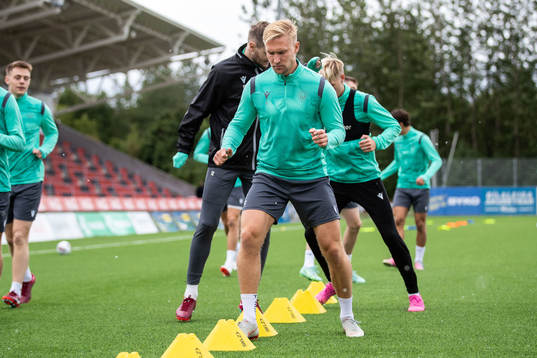 Peter Oliver Ekroth of Vikingur