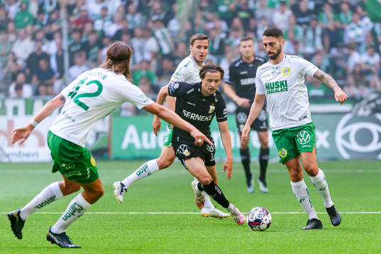 IFK Göteborgs Simon Thern och Hammarbys Nahir Besara
