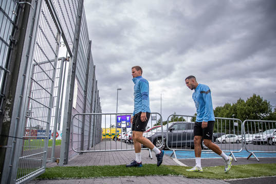 Niklas Moisander and Sergio Pena