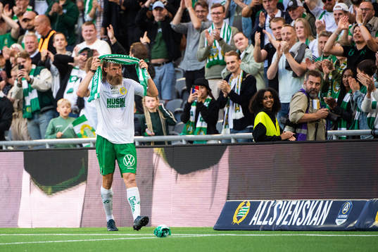 Hammarbys Bjørn Paulsen tackas av