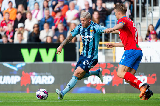 Djurgårdens Victor Edvardsen och Helsingborgs Casper Widell