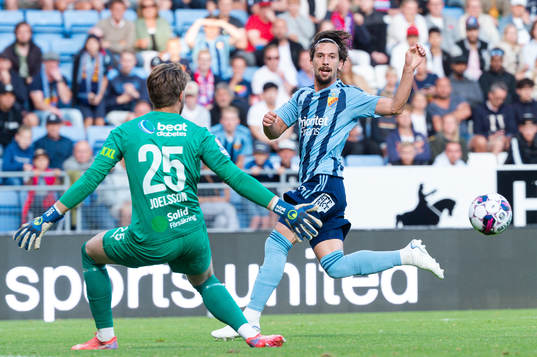 Djurgårdens Gustav Wikheim gör 0-2 bakom Helsingborgs