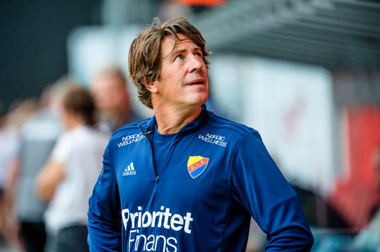 Djurgårdens tränare Thomas Lagerlöf innan