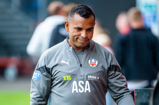 Helsingborgs tränare Alvaro Santos innan fotbollsmatchen i