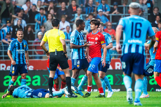 Helsingborgs Wilhelm Loeper får rött kort