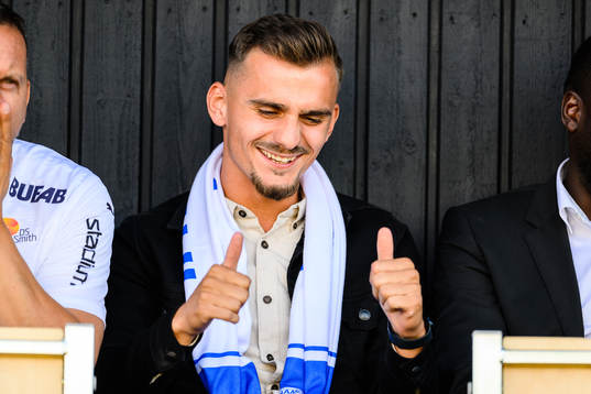 Värnamos nyförvärv Ajdin Zeljkovic på läktaren