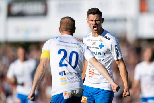Värnamos Marcus Antonsson jublar