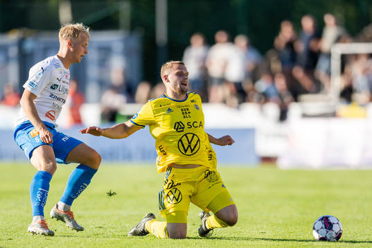 Värnamos Victor Larsson och GIF Sundsvalls Erik Andersson