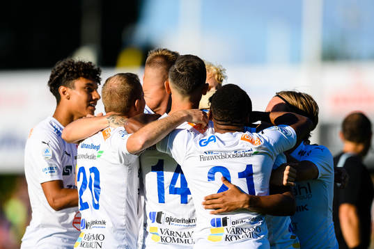 Värnamos spelare jublar