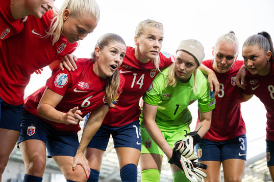 Guro Bergsvand, Maren Mjelde, Ada Hegerberg, goalkeeper