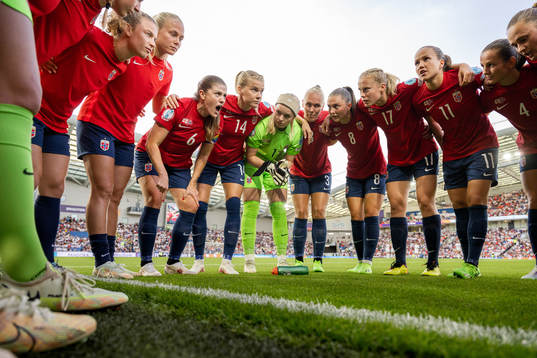 Maren Mjelde, Ada Hegerberg, goalkeeper Guro Pettersen,