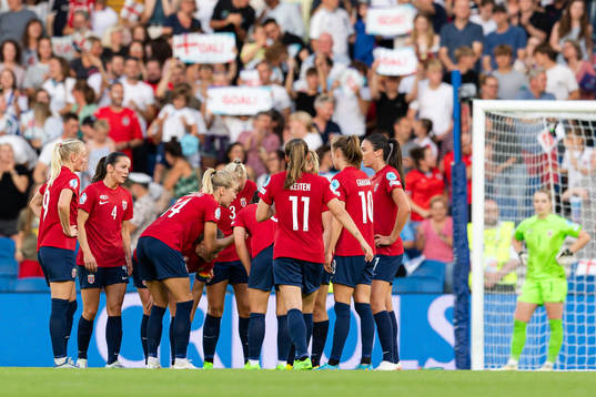 Tuva Hansen, Ada Hegerberg and players of Norway gathered