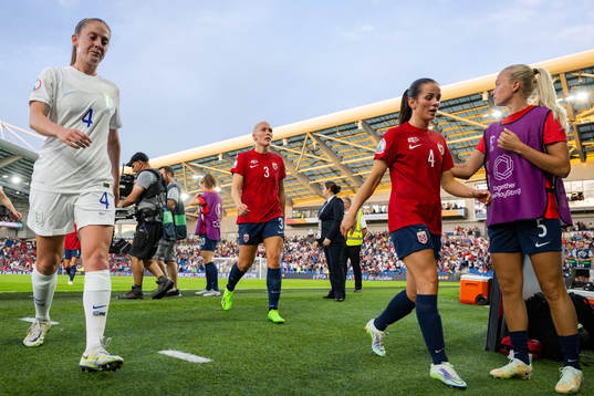 Keira Walsh of England, Maria Thorisdottir, Tuva Hansen and