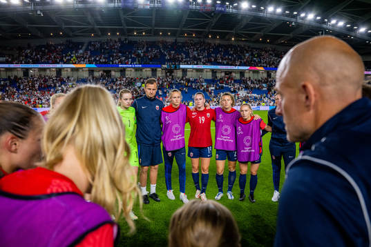 Goalkeeper Guro Pettersen, goalkeeper coach Roger Eskeland,