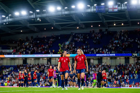 Tuva Hansen and Guro Bergsvand of Norway look dejected