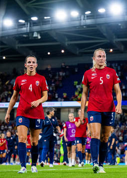 Tuva Hansen and Guro Bergsvand of Norway look dejected