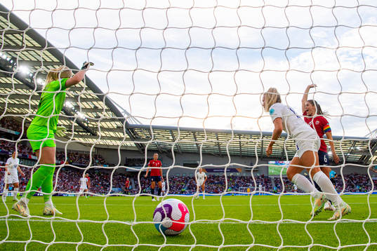 Maren Mjelde of Norway reacts