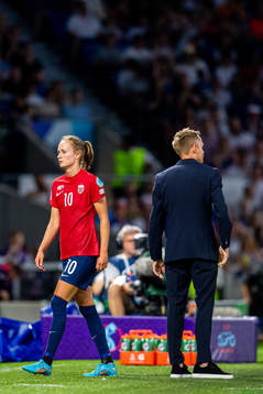 Caroline Graham Hansen and Martin Sjögren, head coach of