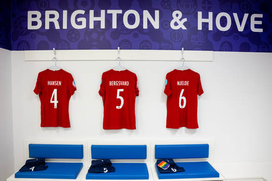 The kits of Tuva Hansen, Guro Bergsvand and Maren Mjelde of