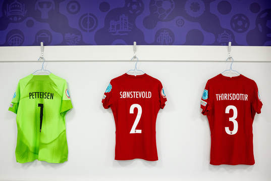 The kits of goalkeeper Guro Pettersen, Anja Sønstevold and