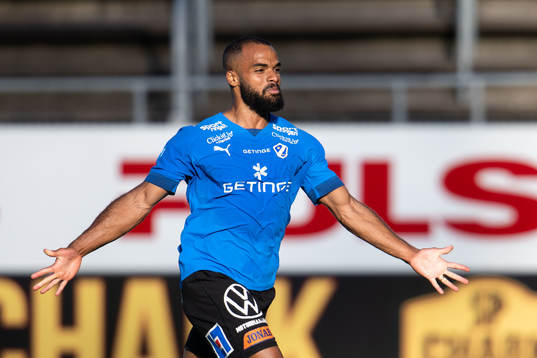 Halmstads Phil Ofosu-Ayeh jublar