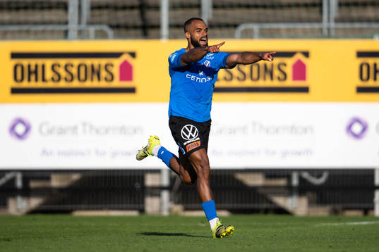 Halmstads Phil Ofosu-Ayeh jublar