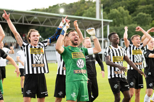 Landskronas målvakt Amr Kaddoura jublar