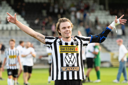 Landskronas Albin Linnér jublar