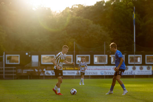 Landskronas Robin Dzabic mot Halmstads Erik Ahlstrand i