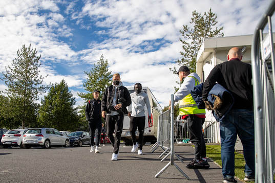 Goalkeeper Thordur Ingason of Vikingur and Ola Toivonen of