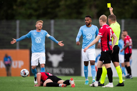 Isaac Kiese Thelin of Malmö FF receives a yellow card from