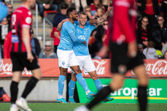 Isaac Kiese Thelin and Felix Beijmo of Malmö FF celebrate