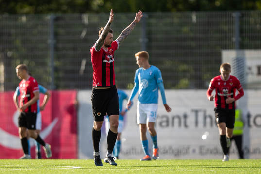 Nikolaj Hansen of Vikingur celebrate