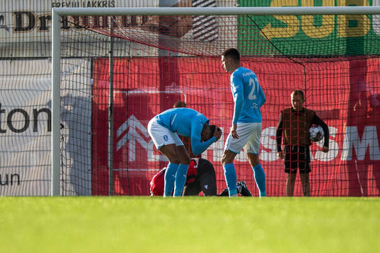 Isaac Kiese Thelin of Malmö FF in pain