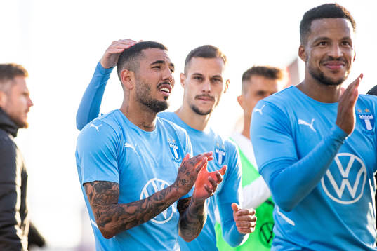 Sergio Pena and Veljko Birmancevic of Malmö FF