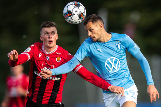 Karl Fridleifur Gunnarsson of Vikingur and Veljko