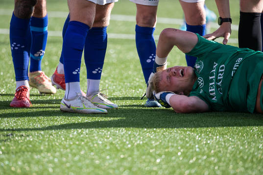 Trelleborgs målvakt Kasper Thiesson Kristensen har ont