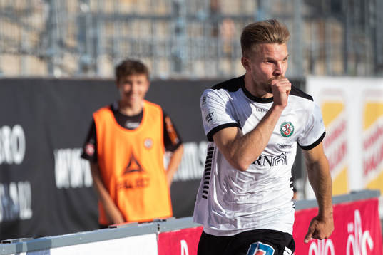 Örebros Erik Björndahl jublar