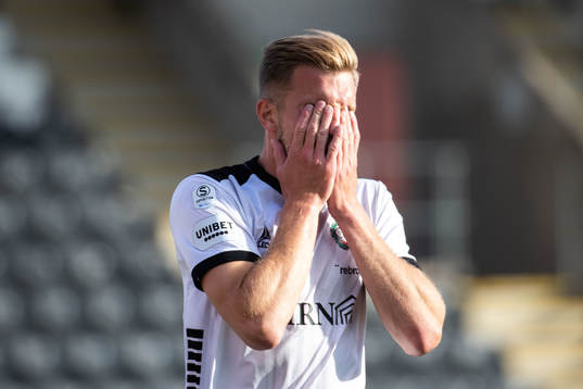 Örebros Erik Björndahl deppar