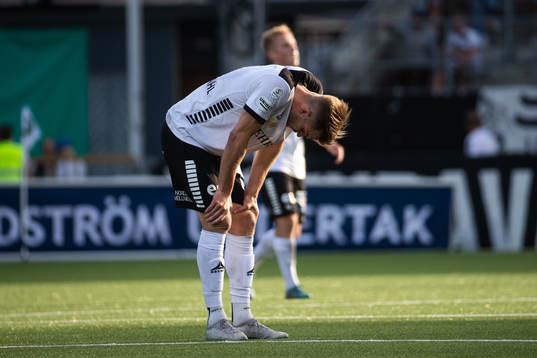 Örebros Erik Björndahl deppar
