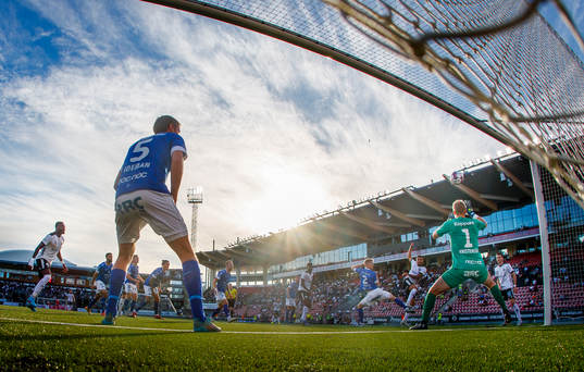 Örebros Ahmed Yasin och Trelleborgs målvakt Kasper