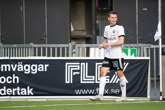 Örebros Jake Larsson deppar