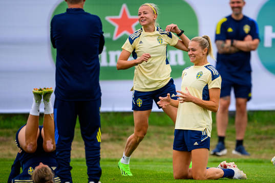 Hanna Glas and Fridolina Rolfö of the Swedish women's