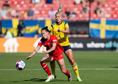 Geraldine Reuteler of Switzerland and Hanna Glas of Sweden