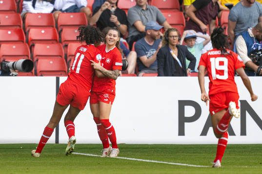 Ramona Bachmann of Switzerland celebrates the 1-1 goal